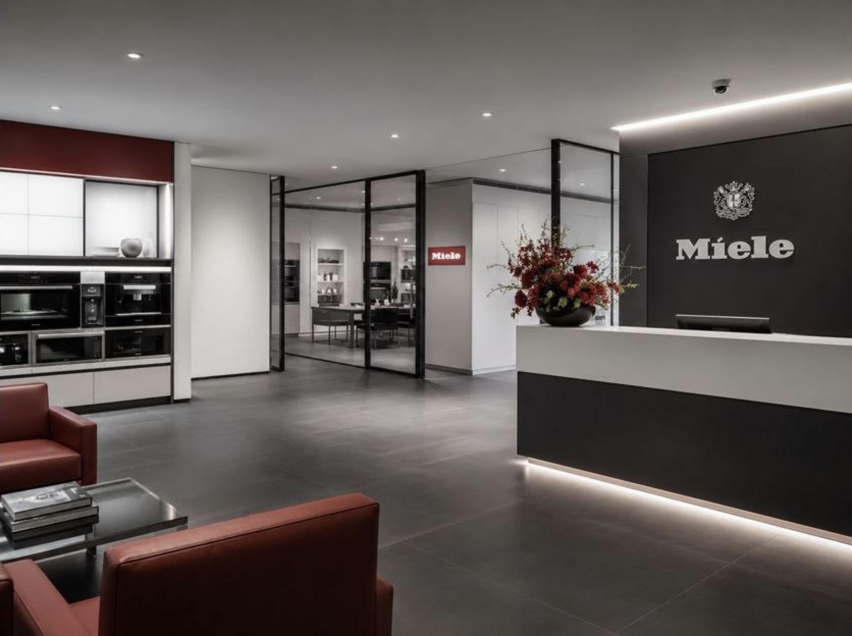 Сертифицированный мастер сервисного центра Miele за работой